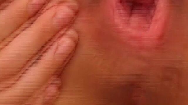 Delilah spread and gapes her pussy