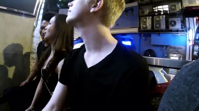 Alpha white male makes out with Chinese girl