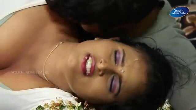Surekha in saree hot navel showig.