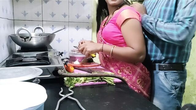 Ghar me kam karane wali maid ko malik ne choda