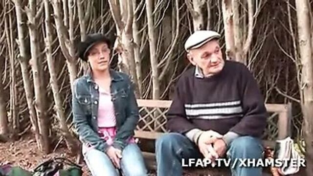 Jeune libertine francaise se tape Papy Voyeur