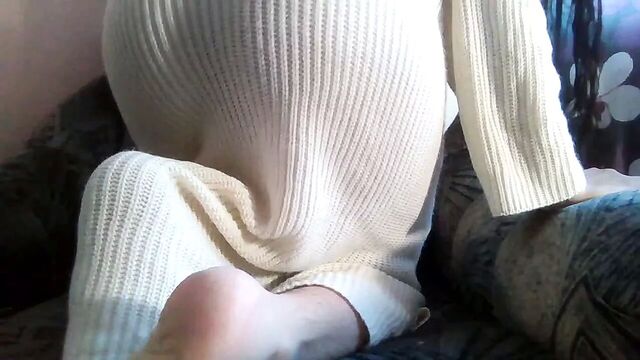 Comfy dress and NO panties, but bush. Thick forest.