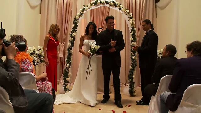 Cindy Hope with a shaved pussy to be picked up and banged