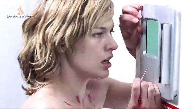 Milla Jovovich - Resident Evil 2002