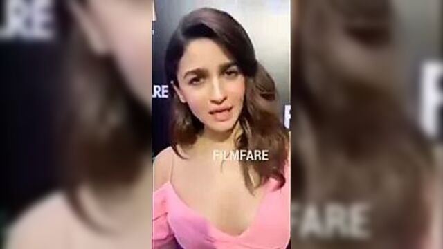 Alia Bhatt boobs show hot