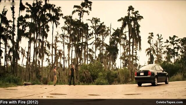 Rosario romantic and sexy in movie