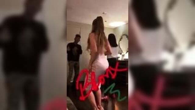 Jennifer Lopez dancing in backstage