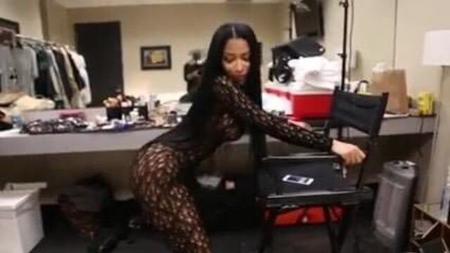 Nicki Minaj Twerking