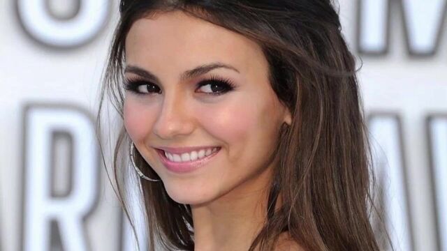 Karen Gillan vs Victoria justice Rd 1 jerk off challenge