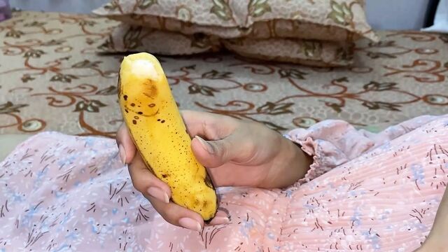 Pyasi Madam ne krvayi mote lund wale nokar se jam kr apni chut chudai