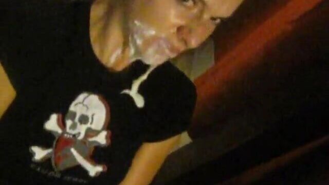 Amber Blank vs a pyramid head