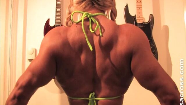 Lisa Cross – Strip and naked Muscle Posing