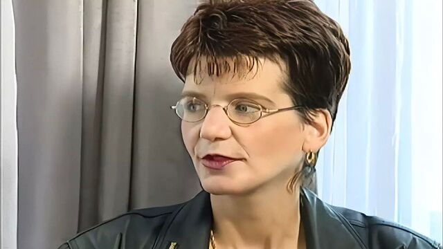 Omi steht auf porno castings und geniesst den grossen dildo in ihrer pussy