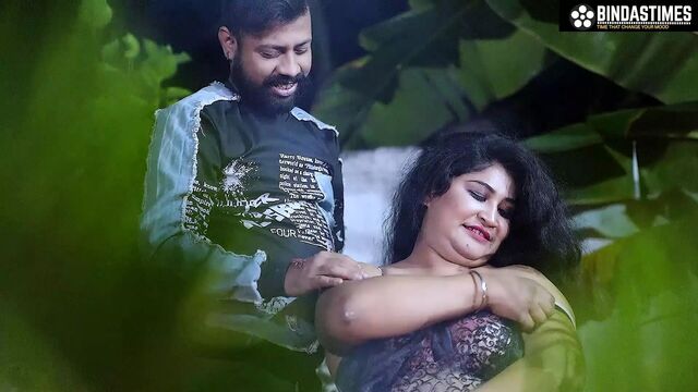 Moti aur Bade Dudhwali Sauteli Maa ko Bagiche me raat ko lejakar Sautele Bete Ne Ghapa Ghap Choda aur Muh me gira dala