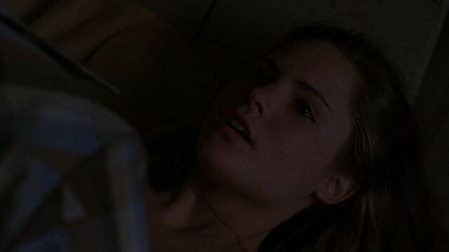 Jennifer Jason Leigh