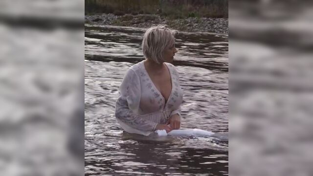 Caroline Vreeland - wet boobs