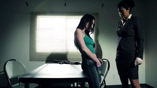 Security agent catches hardly a girl