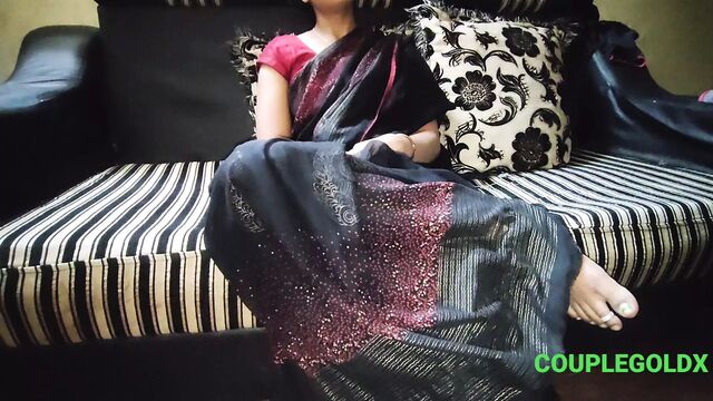 Sofe par pahli baar biwi ko jaldi jaldi me choda hu