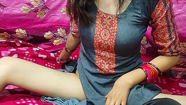 Chachi ki chut ki piyaas bhuja di chut par lagane ke liye pad lekar gya tha