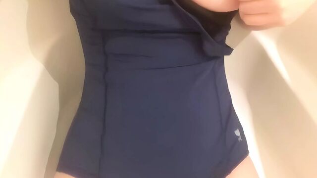 Look at the masturbation of a girl in a bathing suit