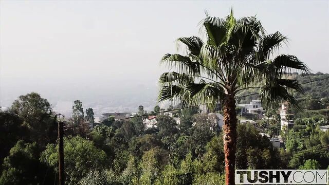 TUSHY Hot Model Enjoys DP On Time Off