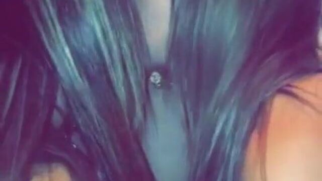 BESO TRES CHICAS A LA VEZ