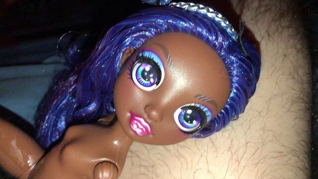 Cum On Rainbow High Krystal Bailey Doll