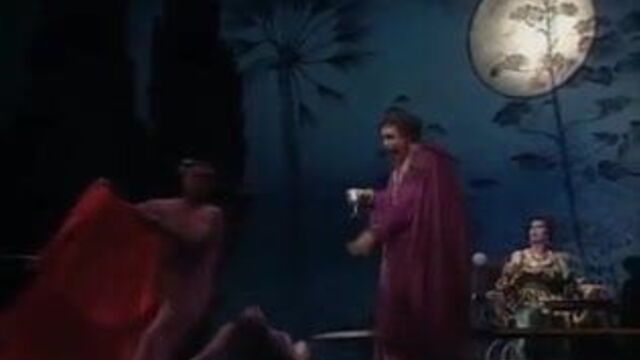 Maria Ewing : hairy and with small empty saggy tits