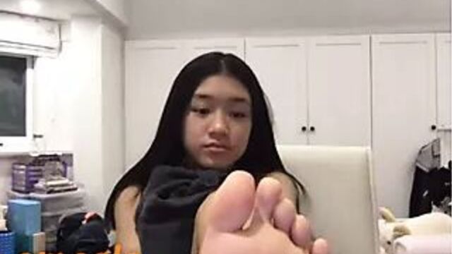 18 year old feet on webcam