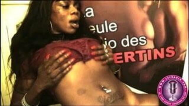 Naomie lioness et venus Lova Black And White