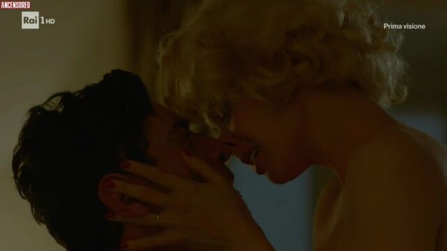 Andrea Osvart having sex with an Italian guy