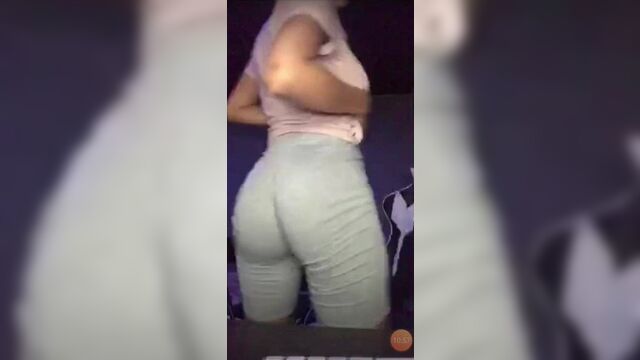 Black girl twerk periscope