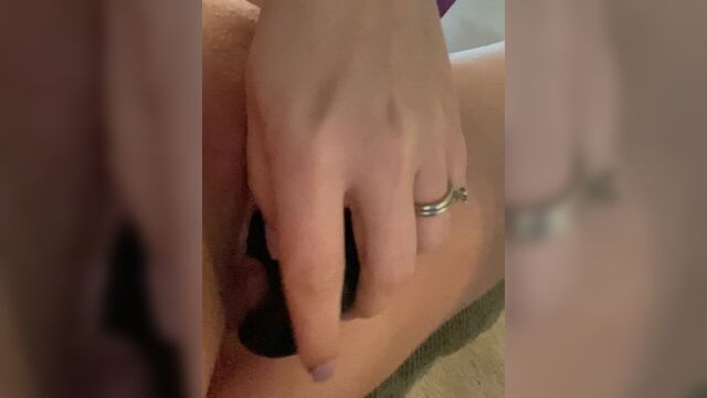 Fucking my pussy with vibrating toy